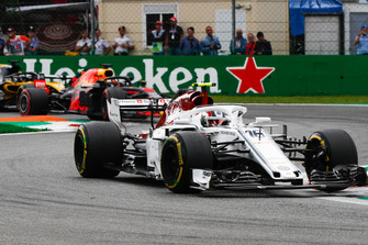 Charles Leclerc, Sauber C37, leads Daniel Ricciardo, Red Bull Racing RB14