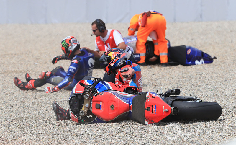 Caída de Stefan Bradl, HRC Honda Team, Maverick Viñales, Yamaha Factory Racing