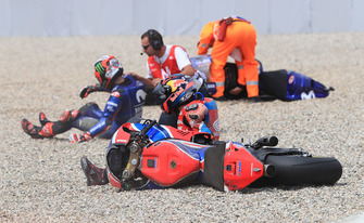 La chute de Stefan Bradl, HRC Honda Team, Maverick Viñales, Yamaha Factory Racing