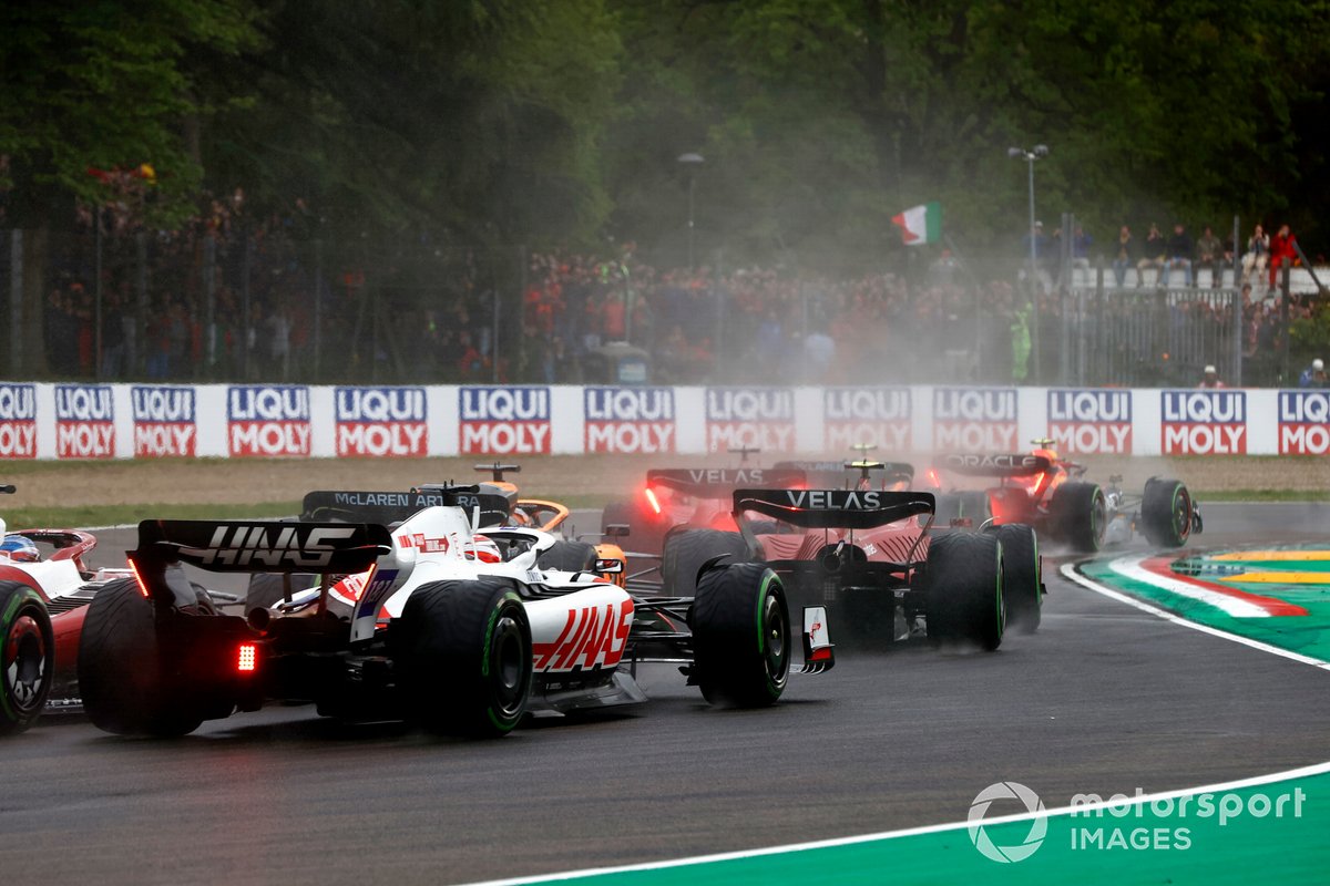 Verstappen kazandı, Red Bull duble yaptı, Ferrari kabusu yaşadı! 1 Formula 1 Haberleri - F1 Puan Durumu Charles Leclerc, Ferrari F1-75, Carlos Sainz Jr., Ferrari F1-75, Daniel Ricciardo, McLaren MCL36, Kevin Magnussen, Haas VF-22, at the start