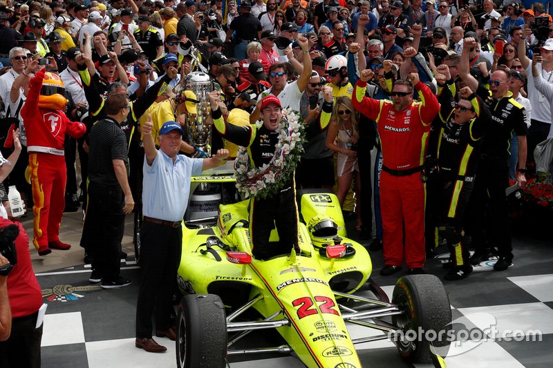 Ganador de la carrera Simon Pagenaud, Team Penske Chevrolet