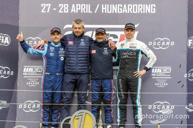 Podio: il vincitore della gara Gabriele Tarquini, BRC Hyundai N Squadra Corse Hyundai i30 N TCR, il secondo classificato Norbert Michelisz, BRC Hyundai N Squadra Corse Hyundai i30 N TCR, il terzo classificato Yann Ehrlacher, Cyan Performance Lynk & Co 03 TCR