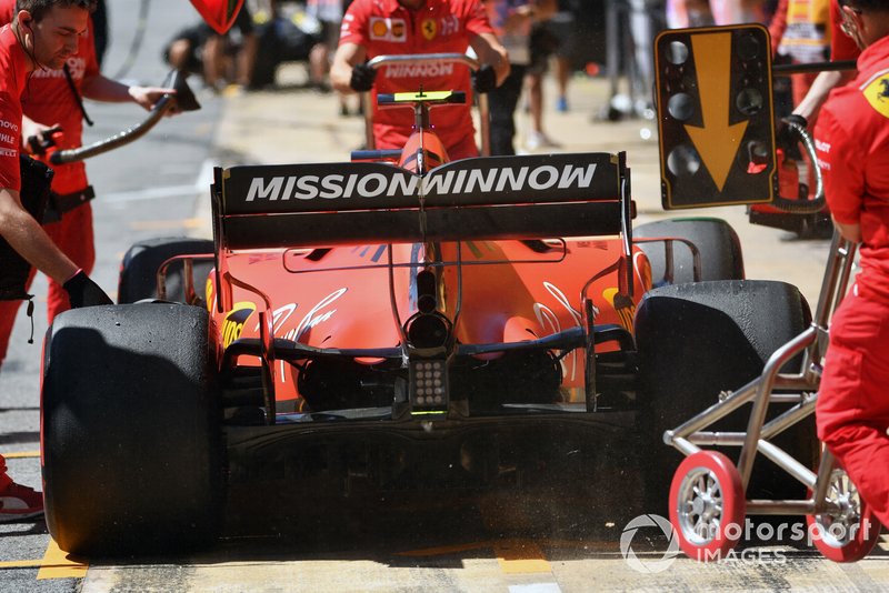Charles Leclerc, Ferrari SF90, dans les stands