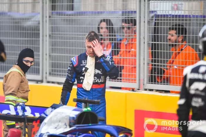 Daniil Kvyat, Toro Rosso after crashing in FP2