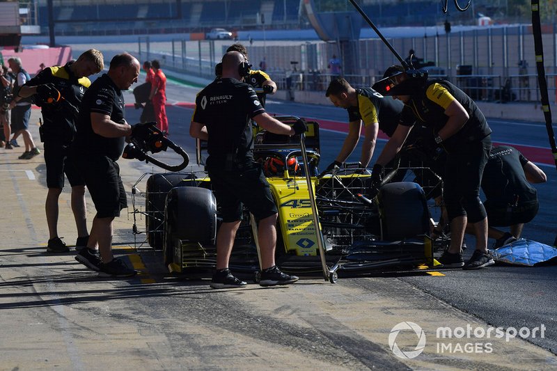 Jack Aitken, Renault R.S. 19, s'arrête au stand