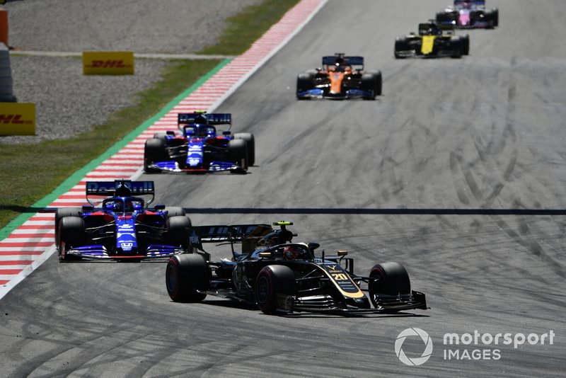 Kevin Magnussen, Haas F1 Team VF-19, leads Daniil Kvyat, Toro Rosso STR14, Alexander Albon, Toro Rosso STR14, and Carlos Sainz Jr., McLaren MCL34