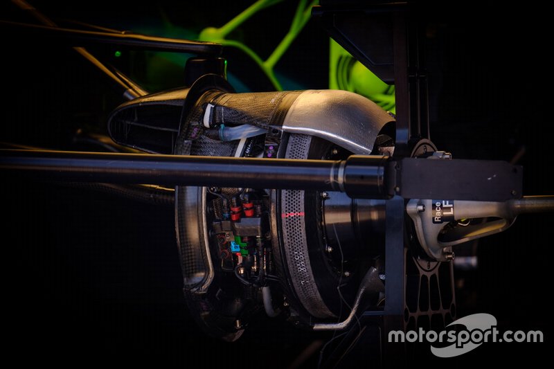 Mercedes W10: Vorderradbremse