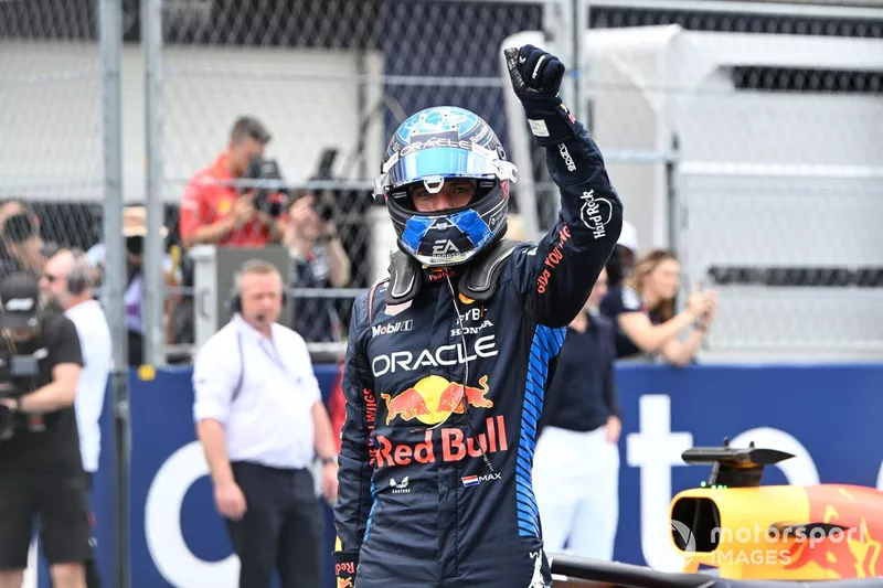 Max Verstappen, Red Bull Racing, vainqueur du sprint, célèbre au Parc Ferme 