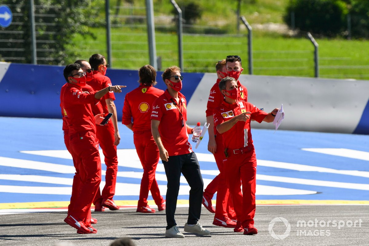 Sebastian Vettel, Ferrari cammina lungo il tracciato