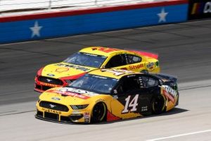 Clint Bowyer, Stewart-Haas Racing, Ford Mustang Rush Truck Centers and Joey Logano, Team Penske, Ford Mustang Shell Pennzoil