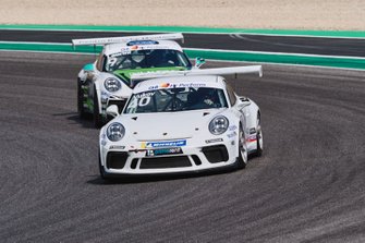 Risto Vukov, GDL Racing precede Lodovico Laurini, Dinamic Motorsport - Centro Porsche Mantova