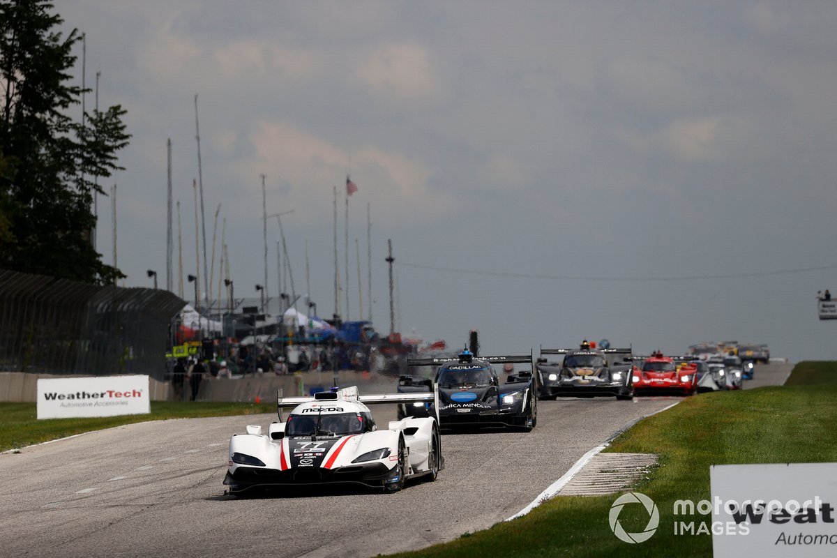 #77 Mazda Team Joest Mazda DPi, DPi: Oliver Jarvis, Tristan Nunez, #10 Konica Minolta Cadillac DPi-V.R. Cadillac DPi, DPi: Renger Van Der Zande, Ryan Briscoe