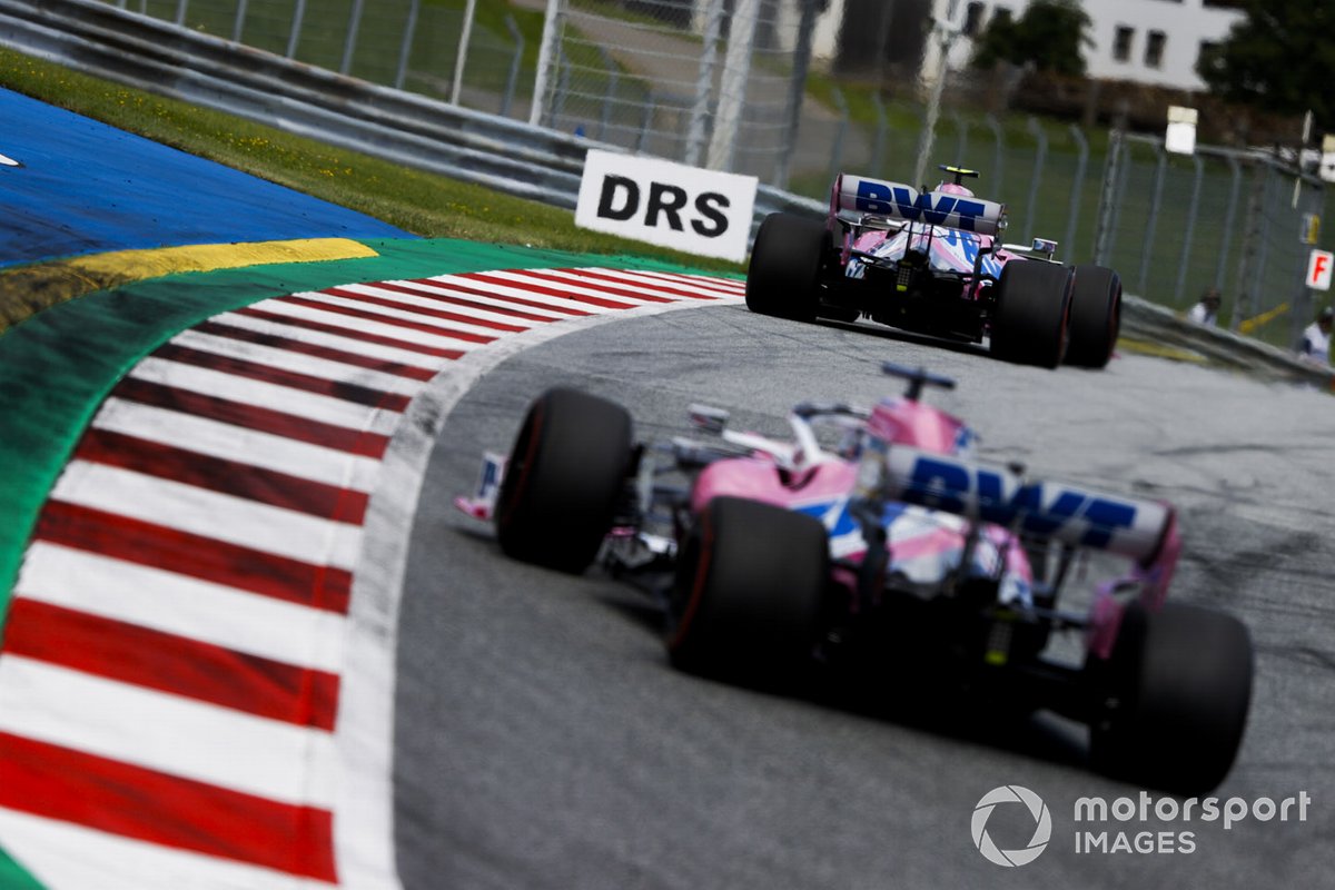 Lance Stroll, Racing Point RP20, precede Sergio Perez, Racing Point RP20