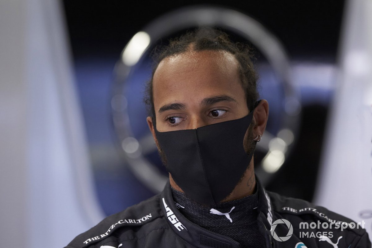 Lewis Hamilton, Mercedes-AMG Petronas F1 in garage