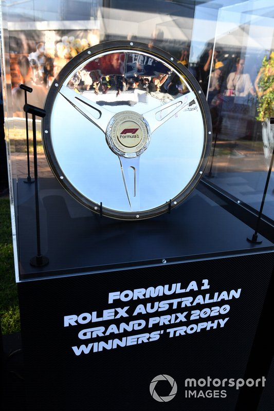 Il trofeo per il vincitore del Gp d'Australia 2020