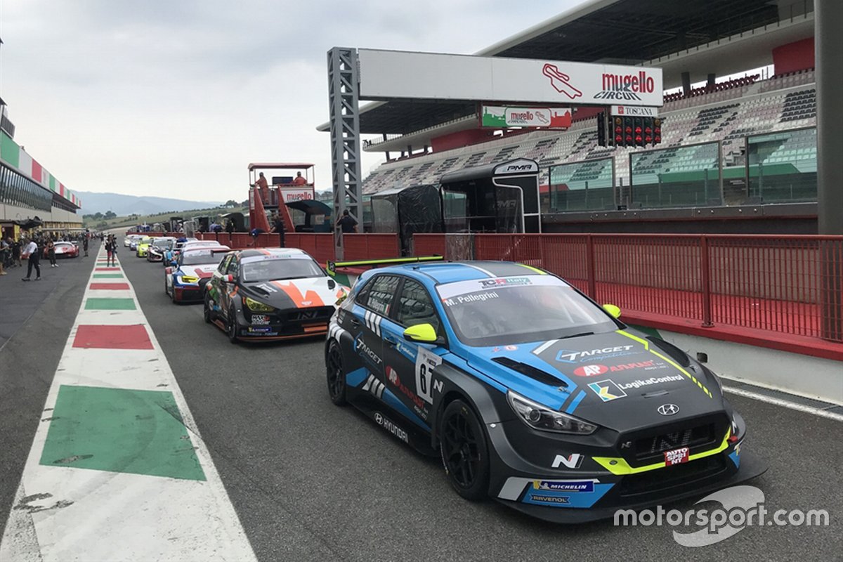 Auto in pit-lane