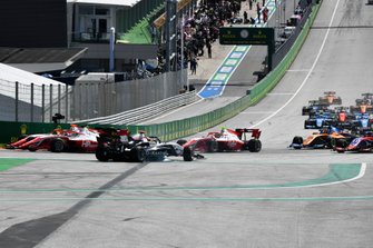 Sebastian Fernandez, ART Grand Prix spins at the start of the race