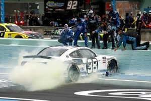 Race Winner Chase Briscoe, Stewart-Haas Racing, Ford celebrates the victory