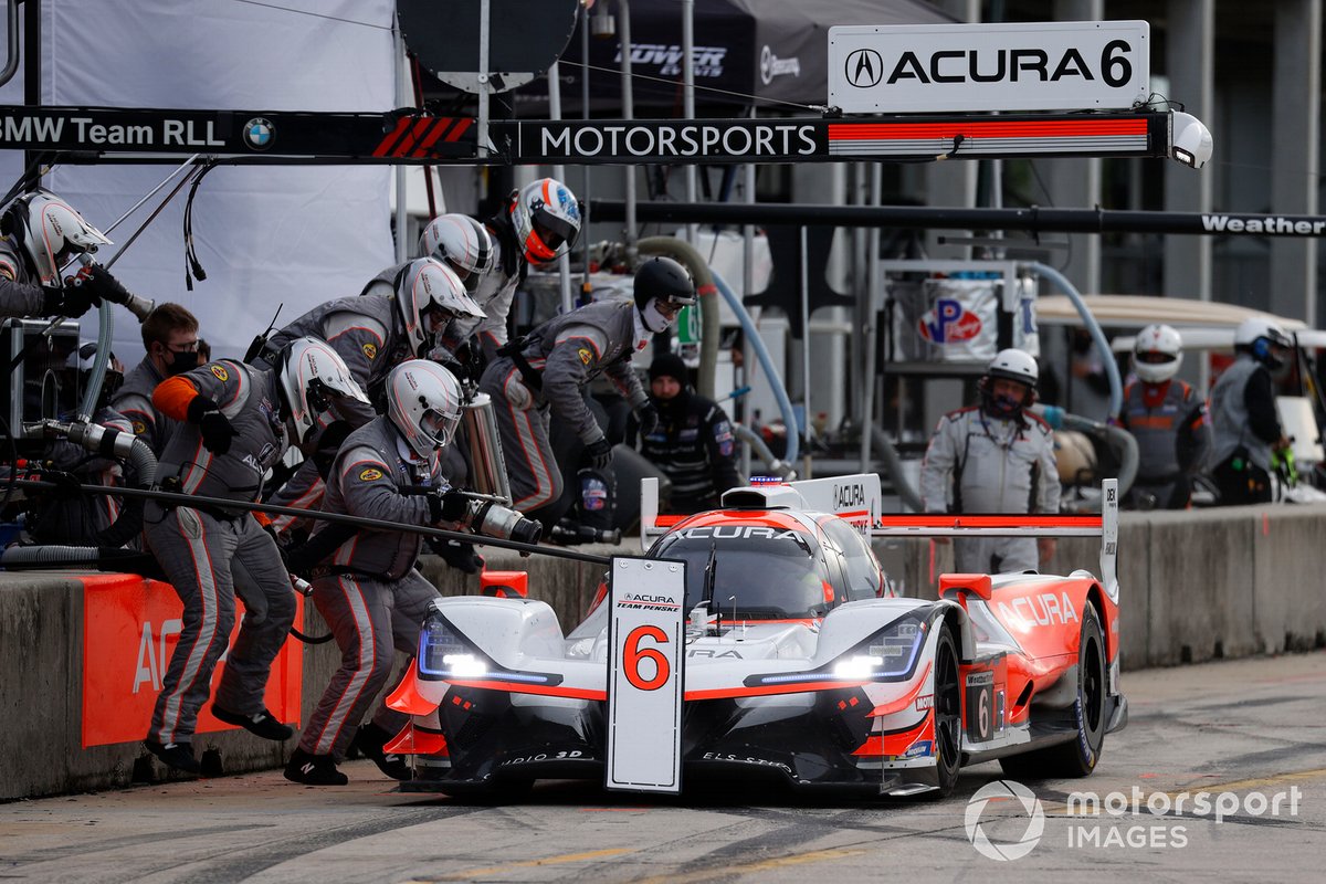 #6 Acura Team Penske Acura DPi, DPi: Juan Pablo Montoya, Dane Cameron, pit stop