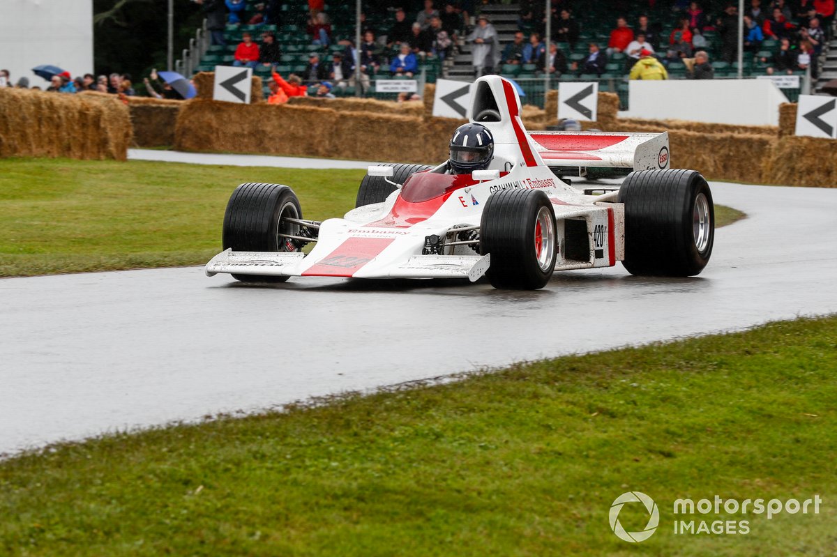 Damon Hill au volant de la Shadow DN1 (1973)