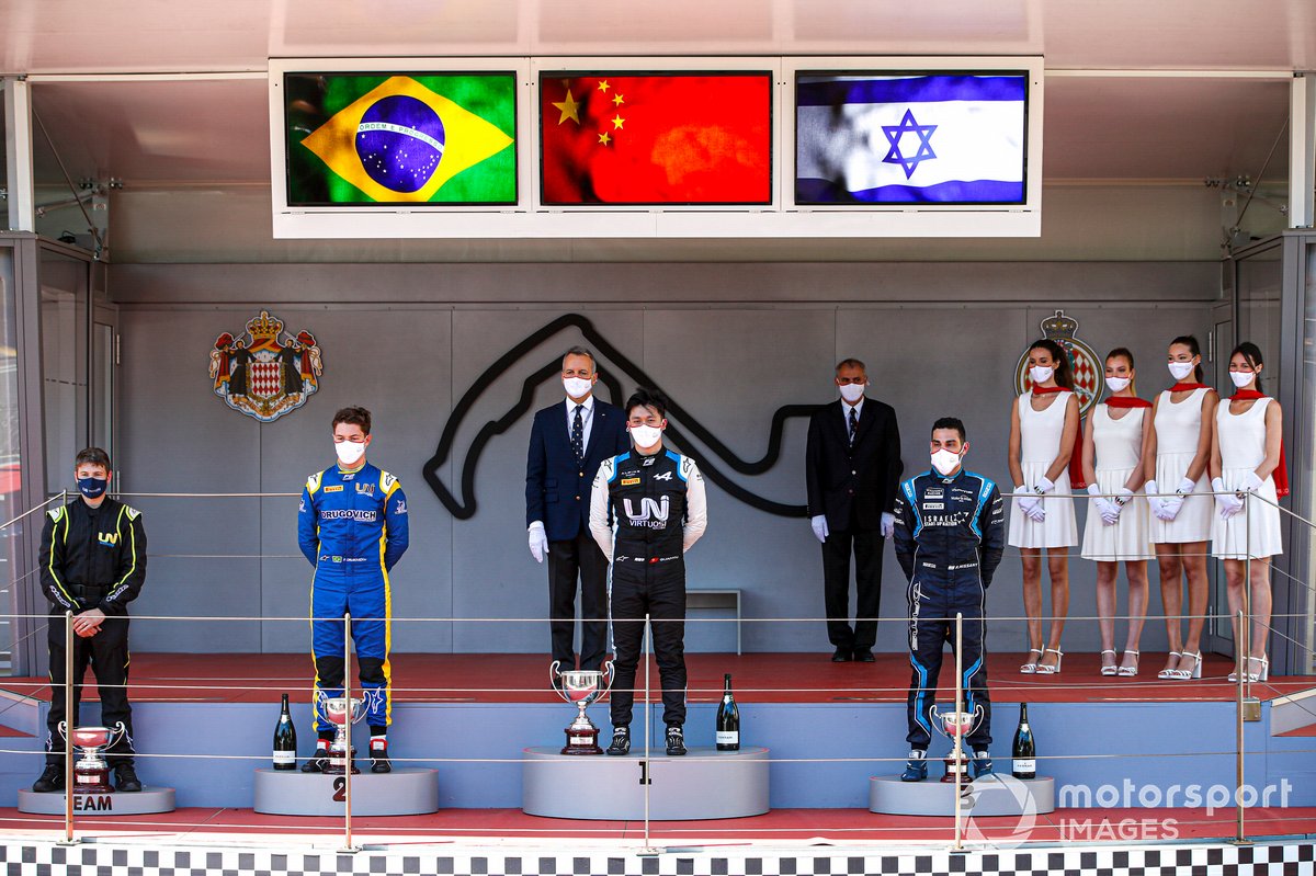 Podio: Felipe Drugovich, Uni-Virtuosi, Race Winner Guanyu Zhou, Uni-Virtuosi Racing y Roy Nissany, DAMS