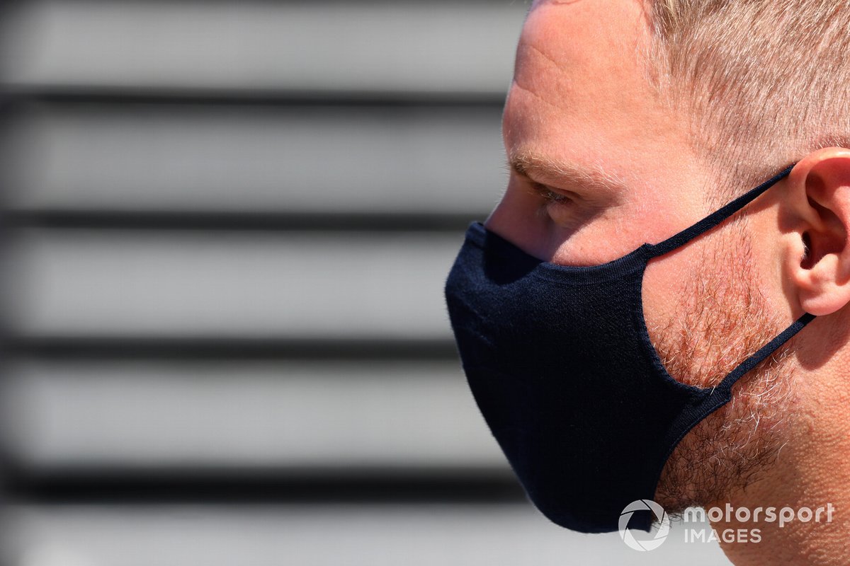 Valtteri Bottas, Mercedes, habla con los medios