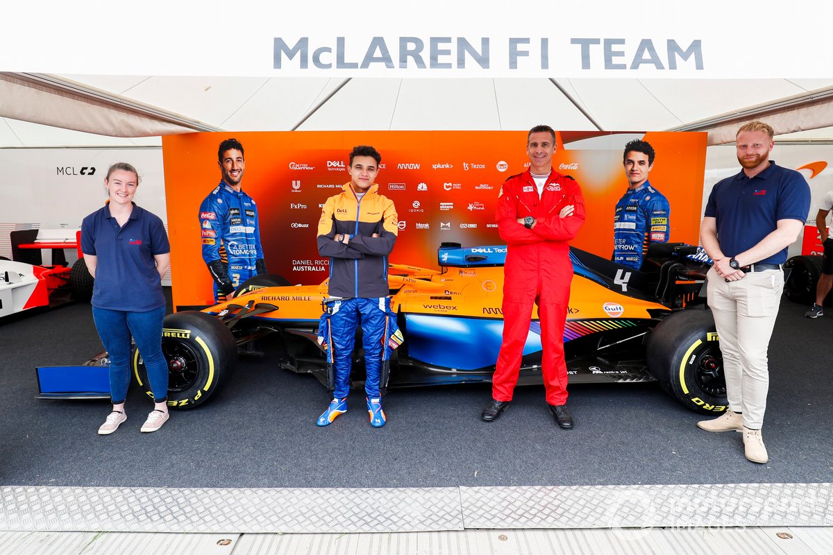 Lando Norris con los Red Arrows