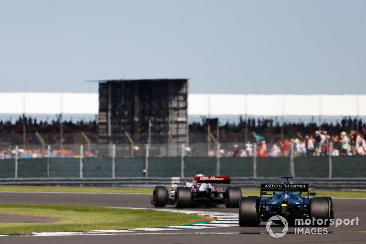 Kimi Raikkonen, Alfa Romeo Racing C41, Lance Stroll, Aston Martin AMR21