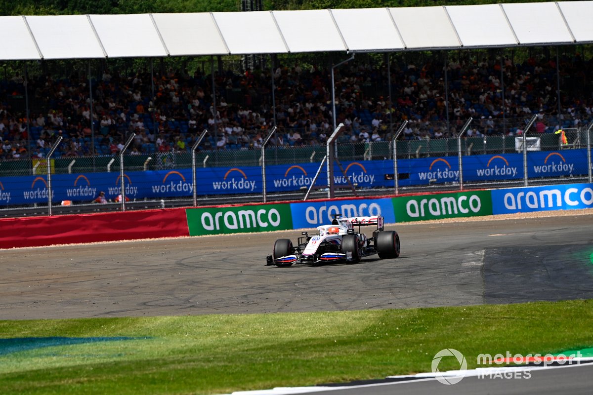 Nikita Mazepin, Haas VF-21, esce fuori dal circuito