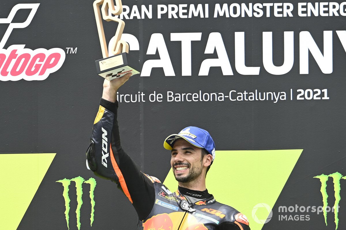 Podio: ganador de la carrera Miguel Oliveira, Red Bull KTM Factory Racing
