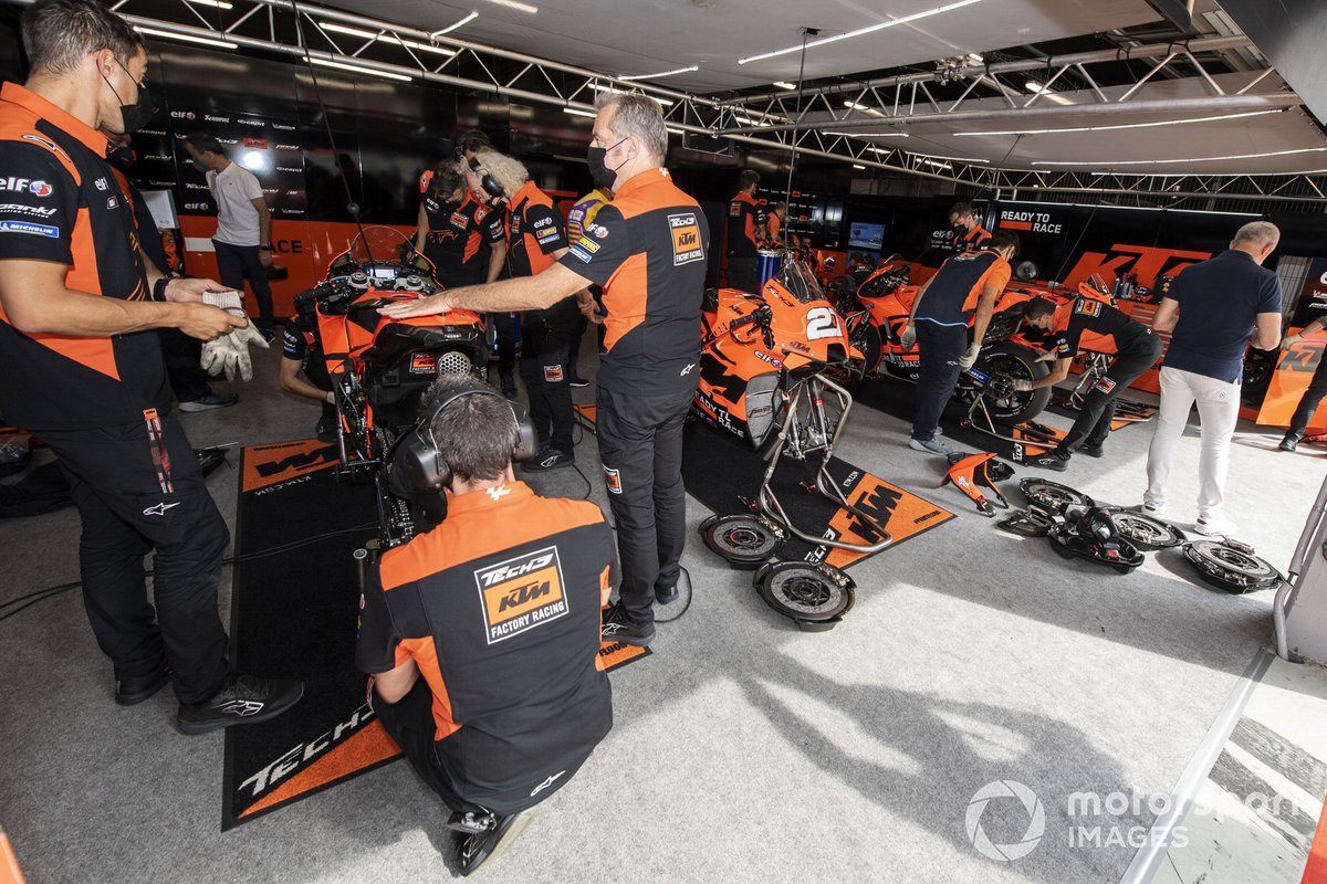 Red Bull KTM Factory Racing, atmosfera in garage