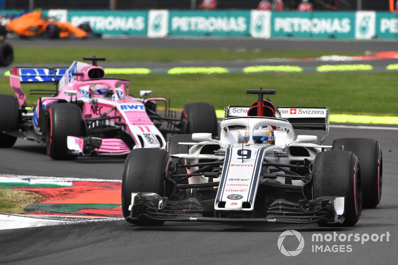 Marcus Ericsson, Sauber C37 leads Sergio Perez, Racing Point Force India VJM11