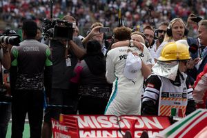 Lewis Hamilton, Mercedes AMG F1 et Angela Cullen, sa physio et attachée presse