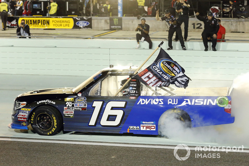 Brett Moffitt: Campeão da NASCAR Truck Series em 2018, Moffitt preferiu não aderir à quarentena e acabou se acidentando em um treino de motocross no último sábado.