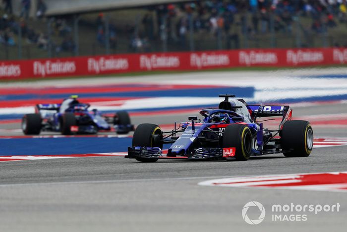 Brendon Hartley, Scuderia Toro Rosso STR13 y Pierre Gasly, Scuderia Toro Rosso STR13 