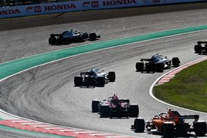 Kevin Magnussen, Haas F1 Team VF-18, met Lance Stroll, Williams FW41, Sergey Sirotkin, Williams FW41, Charles Leclerc, Sauber C37, en Stoffel Vandoorne, McLaren MCL33