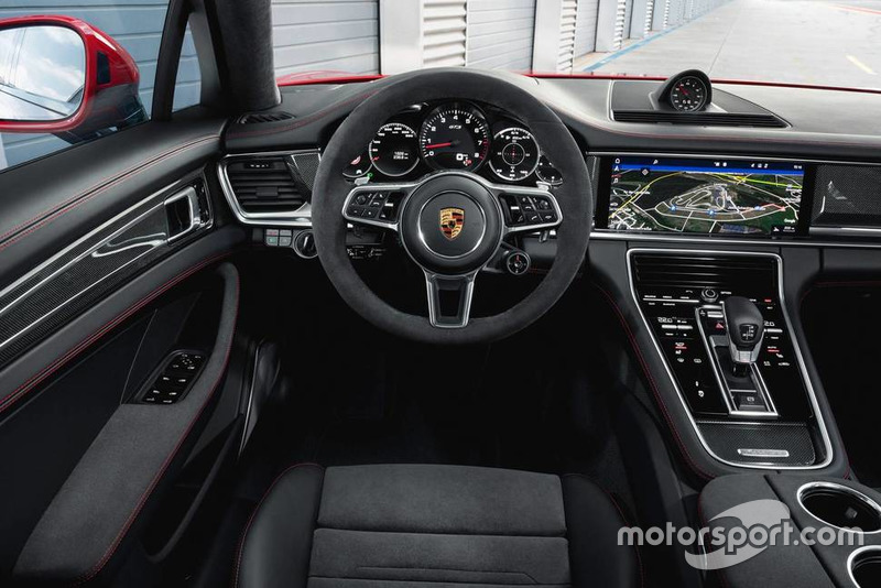 Porsche Panamera GTS 2019 року