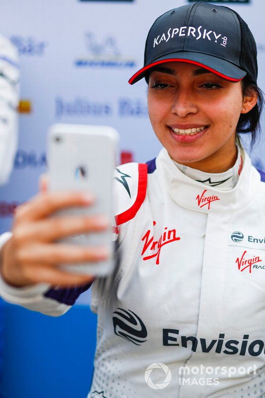Amna Al Qubaisi, Envision Virgin Racing, takes a selfie