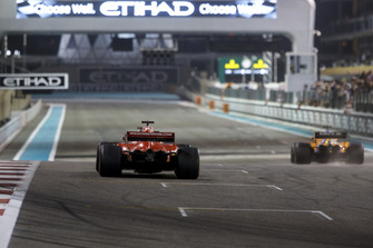 Sebastian Vettel, Ferrari SF71H and Fernando Alonso, McLaren MCL33
