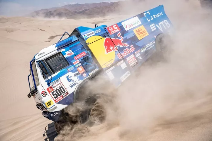 #500 Team Kamaz Master: Eduard Nikolaev, Evgeny Yakovlev, Vladimir Rybakov