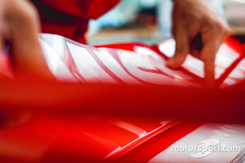 Des stickers Philip Morris sur la Ferrari