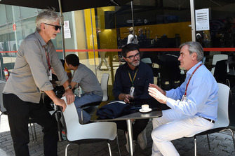 Damon Hill, Sky TV, Luis Garcia Abad, Fernando Alonso ve Carlos Sainz'ın Menajeri