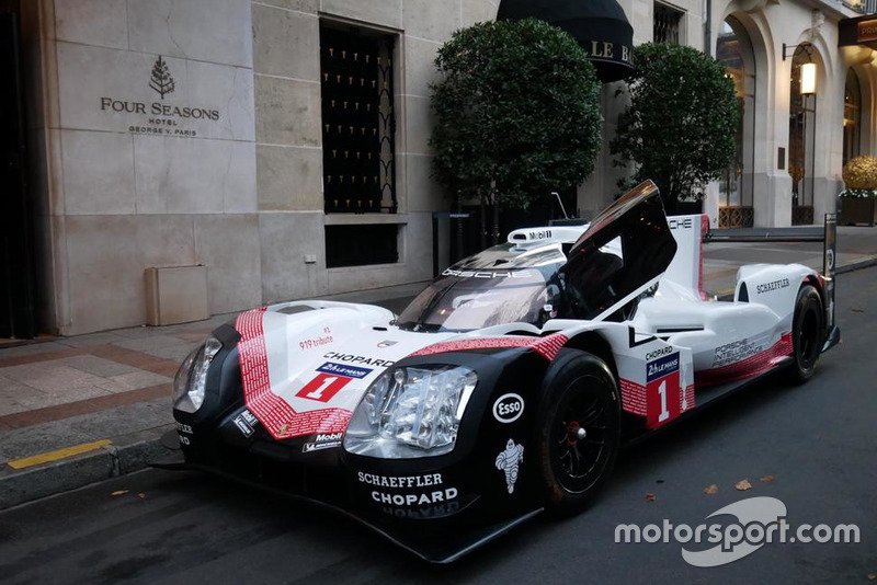 La Porsche 919 Tribute dans les rues de Paris