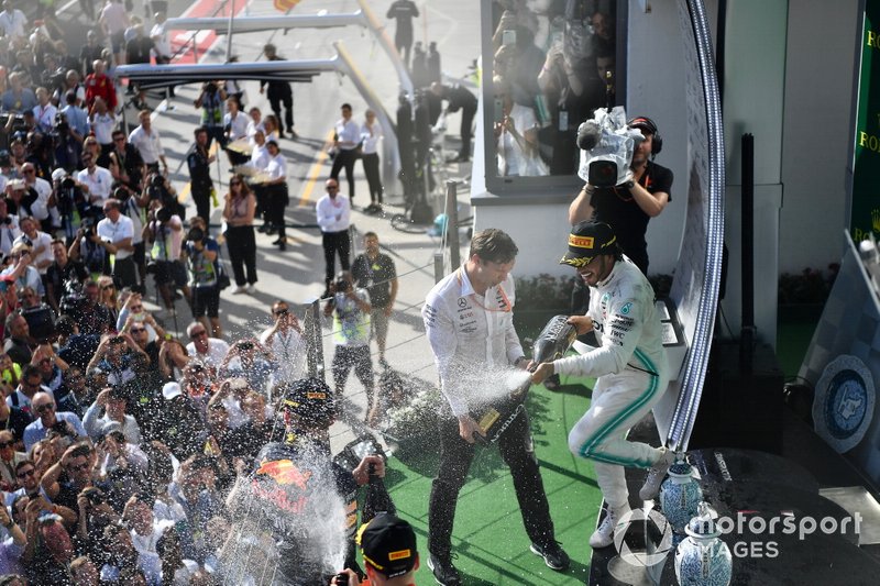 Lewis Hamilton, Mercedes AMG F1, 1st position, sprays the victory Champagne