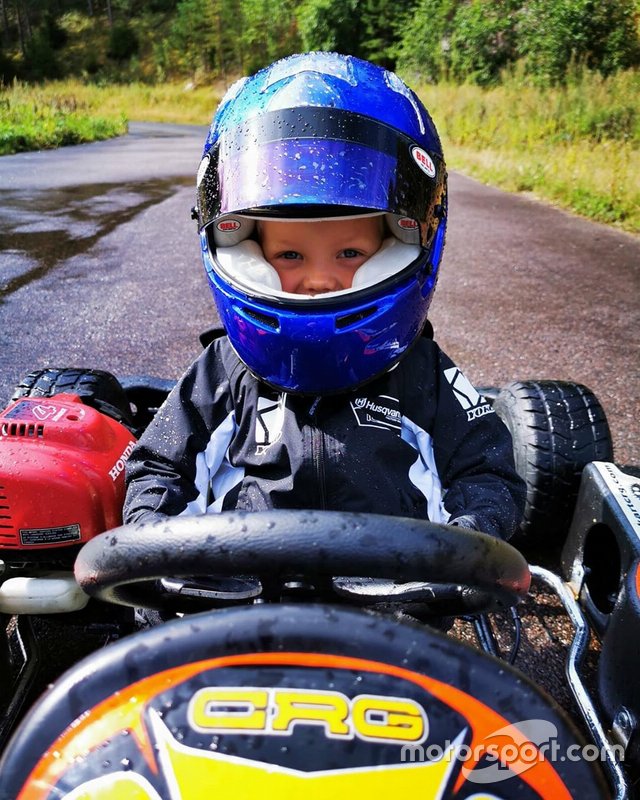 Kimi Raikkonen, oğlu Robin'e karting yaptırıyor