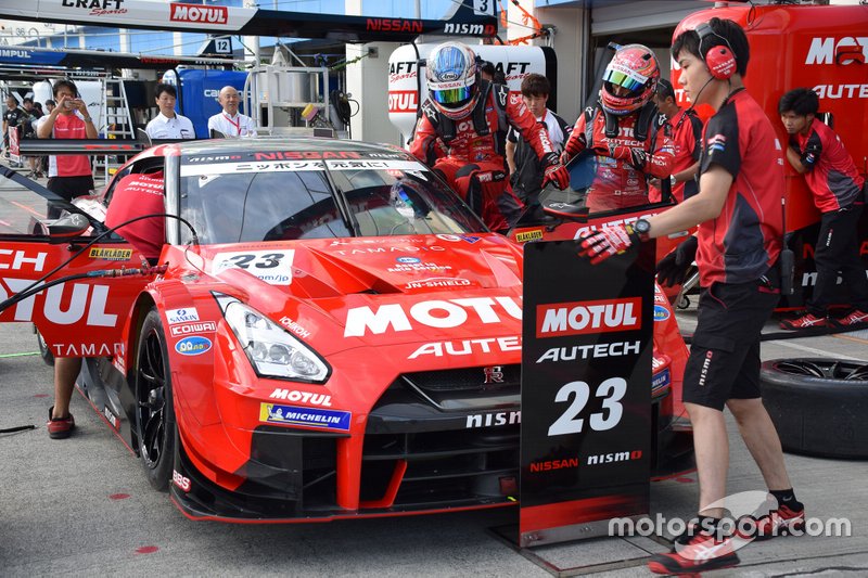 #23 MOTUL AUTECH GT-R