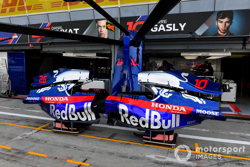 Capas traseiras da Toro Rosso