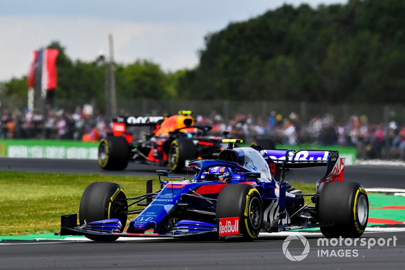 Alexander Albon, Toro Rosso STR14, devant Pierre Gasly, Red Bull Racing RB15