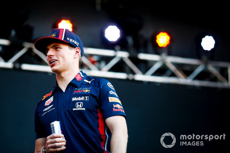 Max Verstappen, Red Bull Racing sul palco nella fan zone