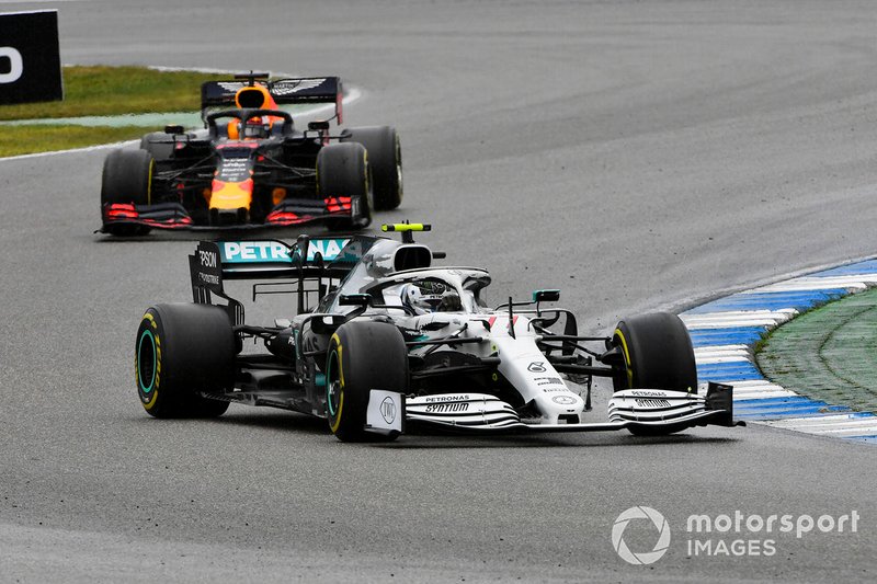 Valtteri Bottas, Mercedes AMG W10, Max Verstappen, Red Bull Racing RB15